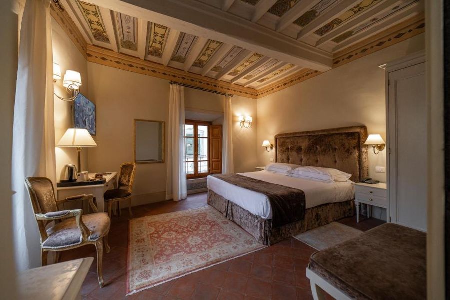 Hotel Palazzo San Niccolo bedroom.jpg